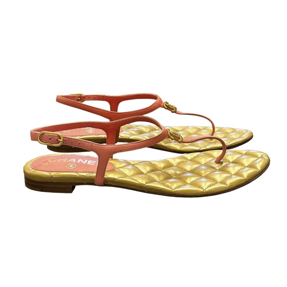 CHANEL Pink Leather Gold CC Quilted T-Strap Thong Flat Sandals 38 NEW - Picture 2 of 6